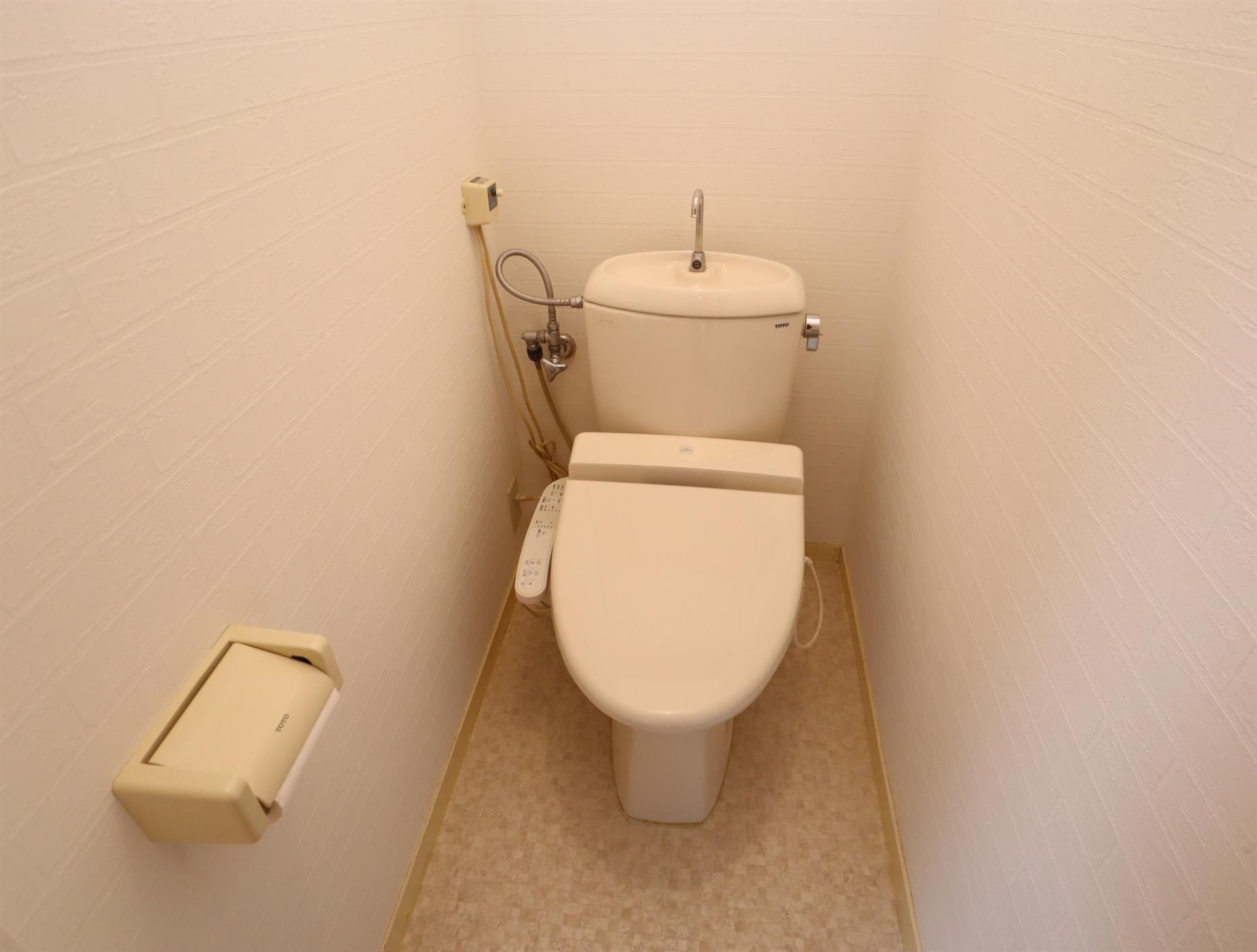 トイレ　温水洗浄便座