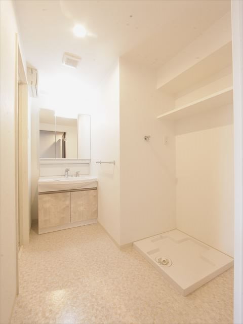 洗面設備　脱衣所　独立洗面台（シャンプードレッサー付）