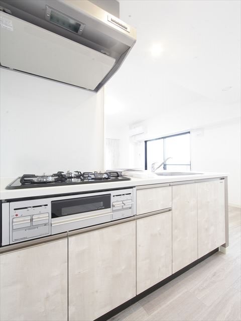 キッチン　システムキッチン（ガス3口コンログリル付）