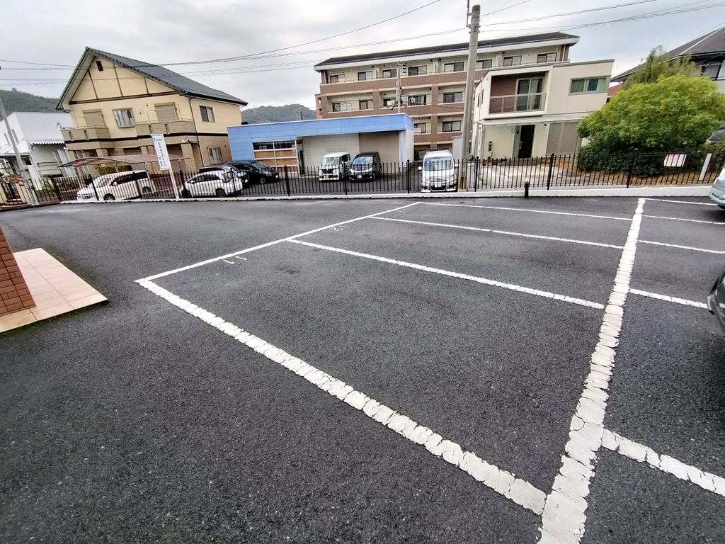 駐車場　駐車場