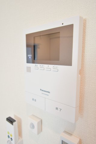 セキュリティ　TVモニターホンは安心ですね。誰か確認してから開けて下さいね