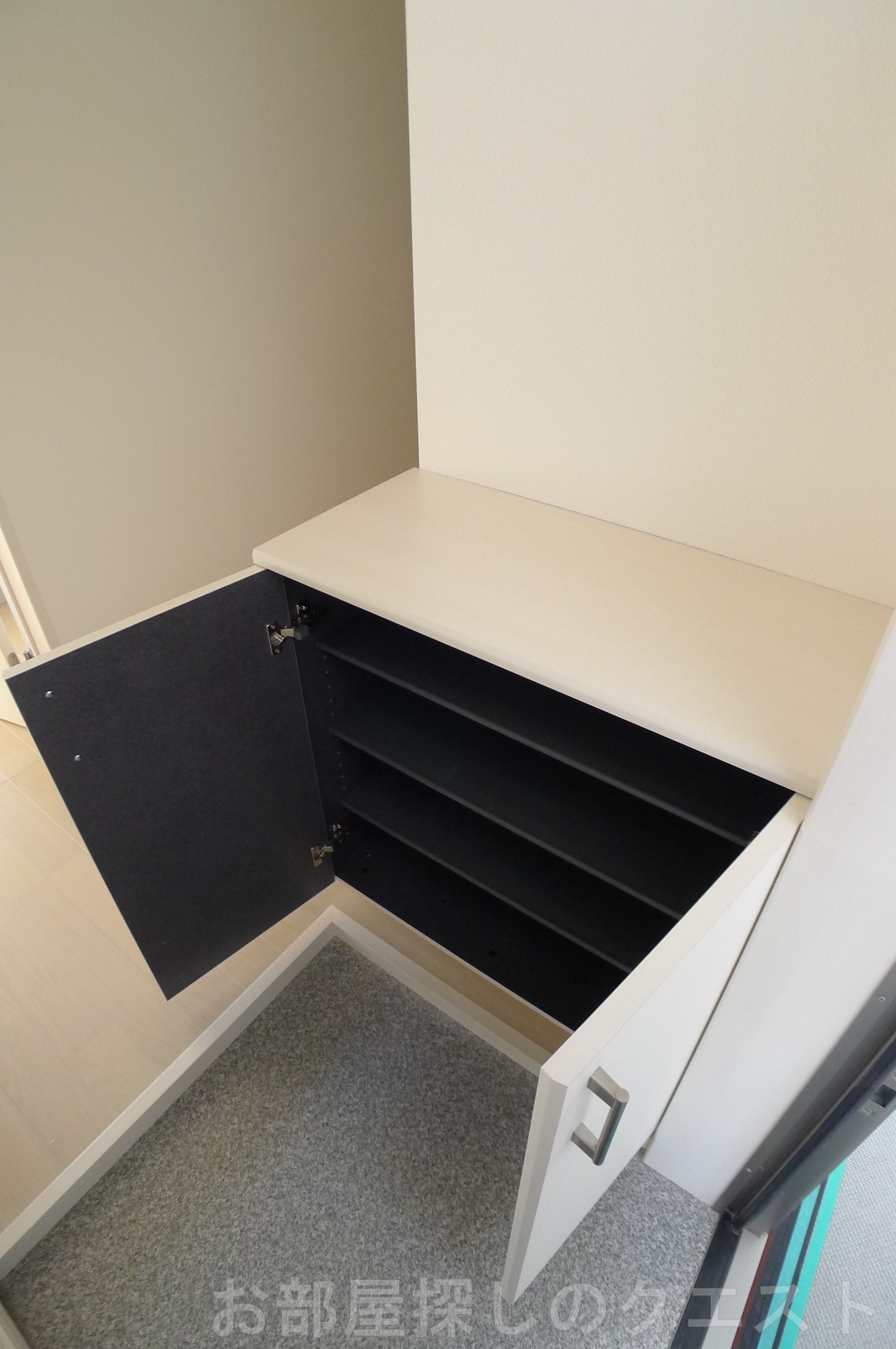 玄関　（写真は同仕様）