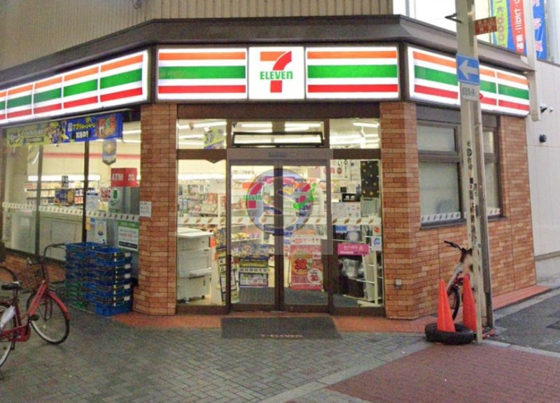 コンビニ　セブンイレブン大阪大国町駅北店（コンビニ）まで215m