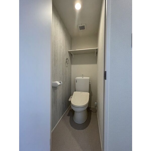 トイレ　同じシリーズ物件のモデルルーム写真となります