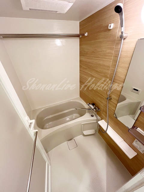 バス・シャワールーム　浴室乾燥機付き♪