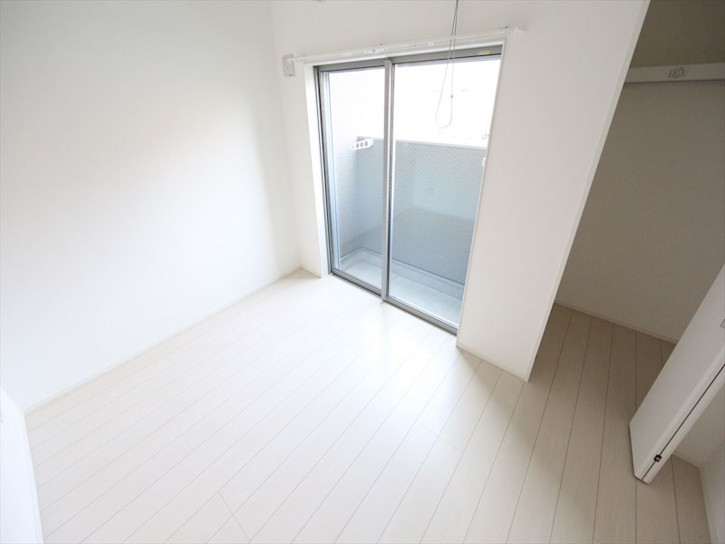 バルコニー　洋室洋室5.3帖　ロフト4.8帖（収納でも使えます）