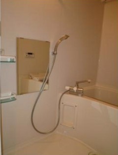 バス・シャワールーム　浴室乾燥機付きバス。