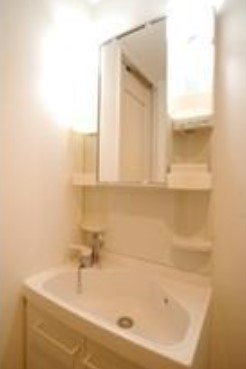 洗面設備　嬉しい独立洗面台。