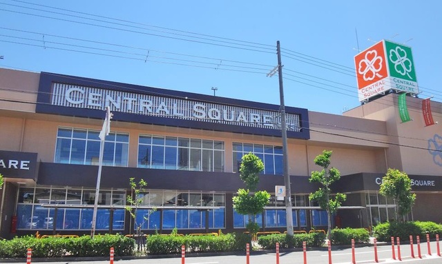 スーパー　ライフセントラルスクエア高殿店（スーパー）まで584m