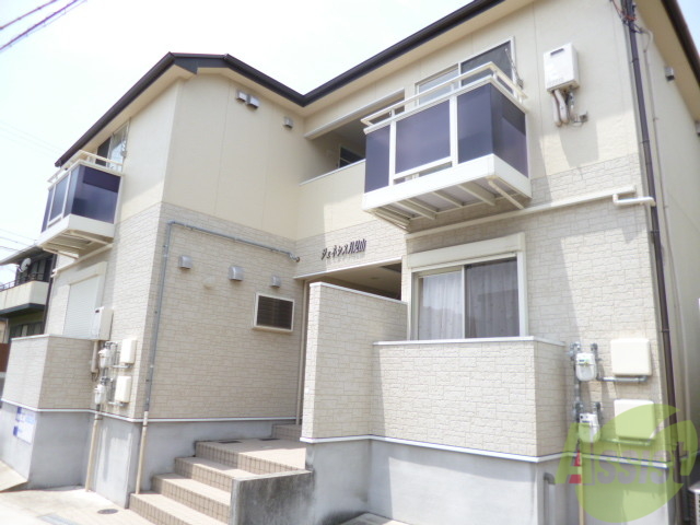 建物外観　明るい色の綺麗な外観です