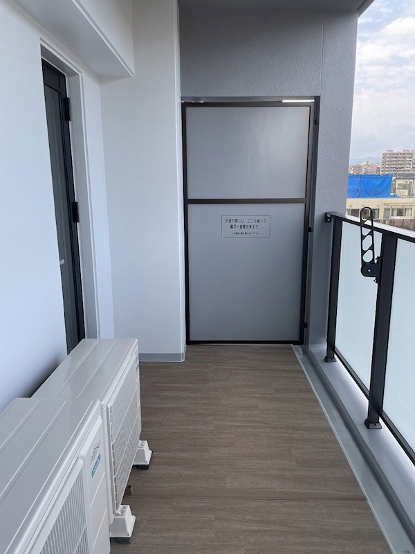 バルコニー　同マンション別タイプのお部屋の写真です。