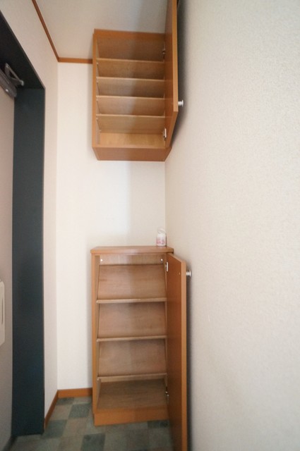 玄関　上下段のシューズボックスが便利♪