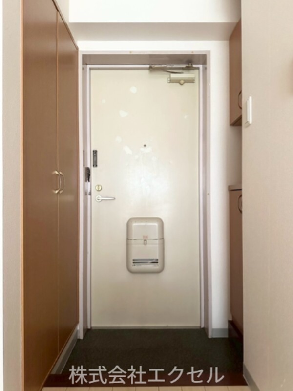 玄関　シューズボックス付きの玄関です。