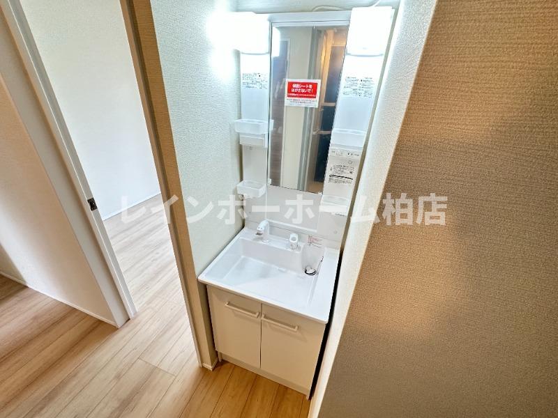 洗面設備　独立洗面化粧台付き