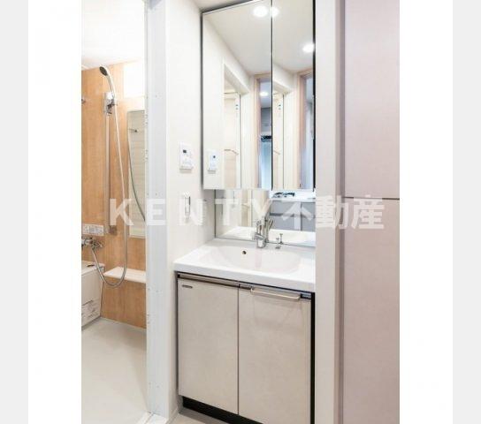 洗面設備　使いやすい洗面所です