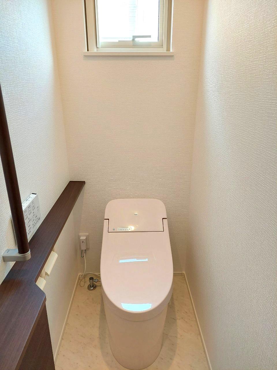 トイレ　温水洗浄暖房便座付き