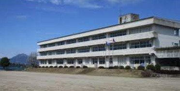 中学校　国府中学校（中学校）まで750m