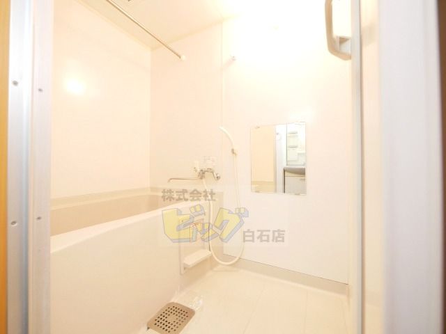 バス・シャワールーム　広々タイプのお風呂です♪