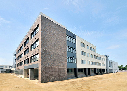 小学校　札幌市立北白石小学校（小学校）まで385m