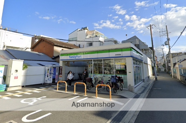 コンビニ　ファミリーマート（コンビニ）まで826m