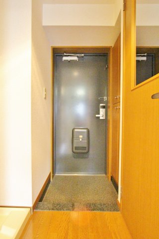 玄関　参考写真（同物件別部屋）
