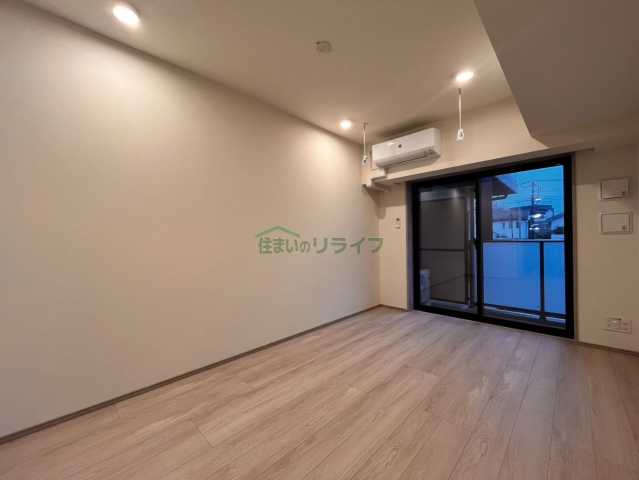 居室・リビング　※参考写真です。似た間取りの別部屋になります。