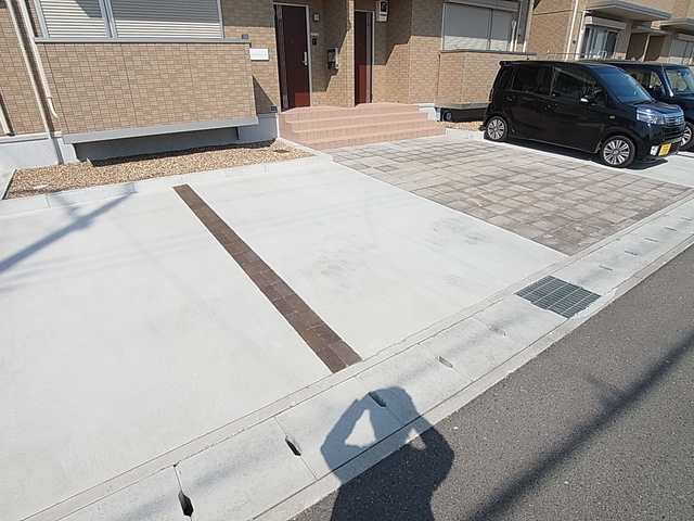 駐車場　敷地内駐車場２台付き