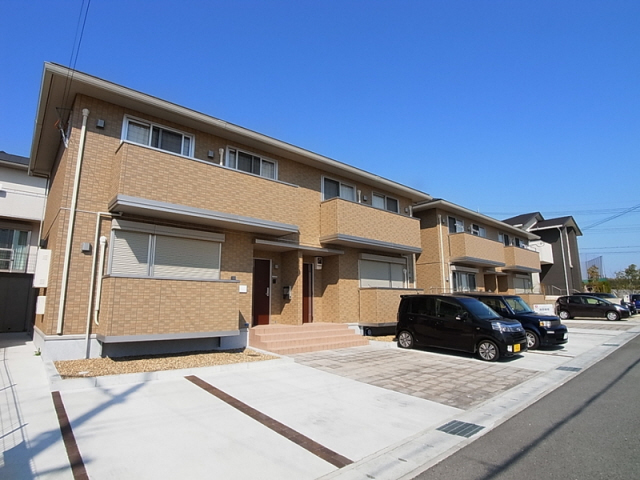 建物外観　非常に閑静な住宅街で現在都市開発中の大人気エリア。