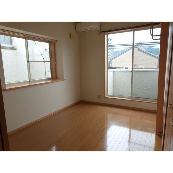 居室・リビング　南西向きでお昼から明るいお部屋です！