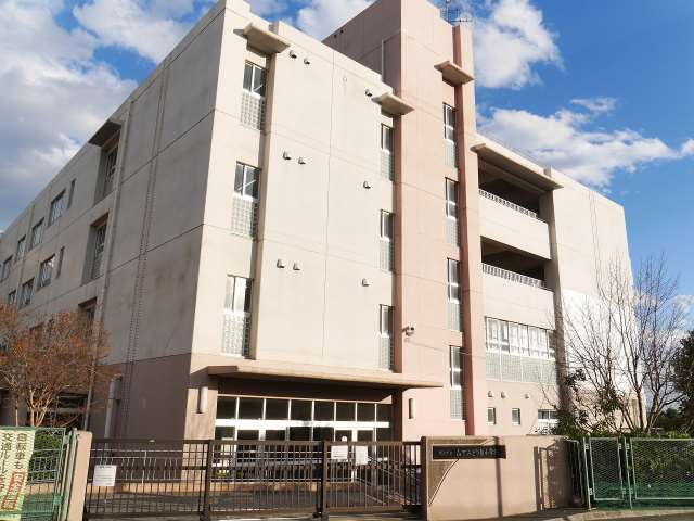 小学校　横浜市立山下みどり台小学校（小学校）まで658m