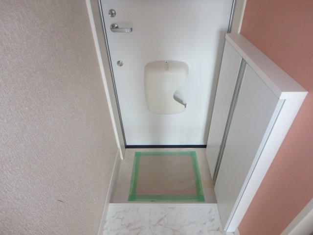 玄関　他のお部屋の参考写真となります。
