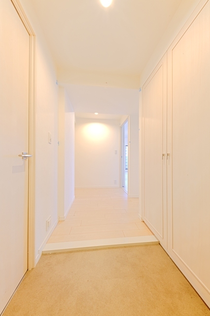 玄関　※写真は同タイプ住戸です。