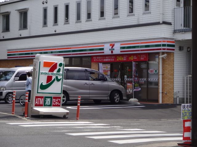コンビニ　セブンイレブン（コンビニ）まで470m
