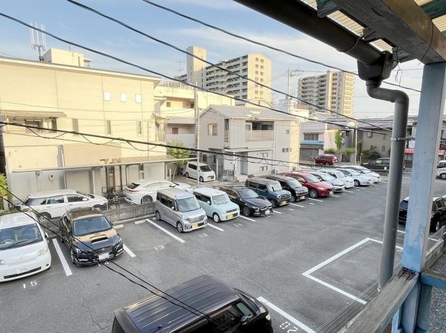 眺望　東側に建物が無く明るいです