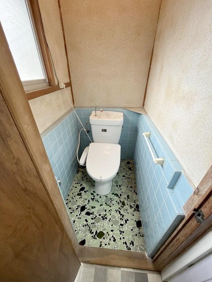 トイレ　1階トイレです。温水洗浄便座つけました