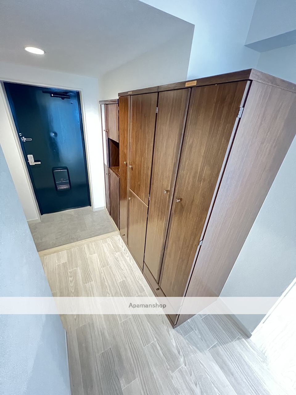 玄関　※別部屋のお写真になります。