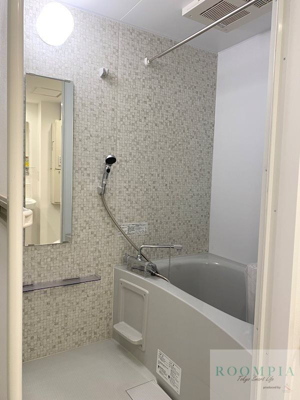 バス・シャワールーム　※同タイプの別のお部屋です。