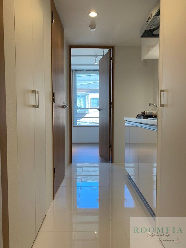 玄関　※同タイプの別のお部屋です。