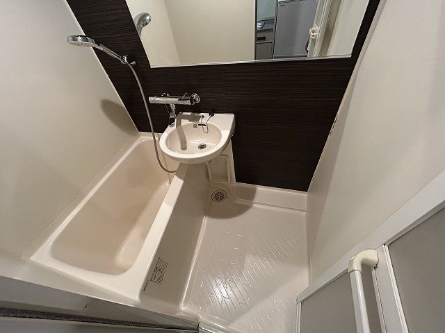 バス・シャワールーム　同マンション別部屋