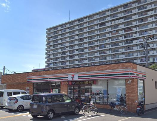 コンビニ　セブンイレブン大阪古市3丁目店（コンビニ）まで610m