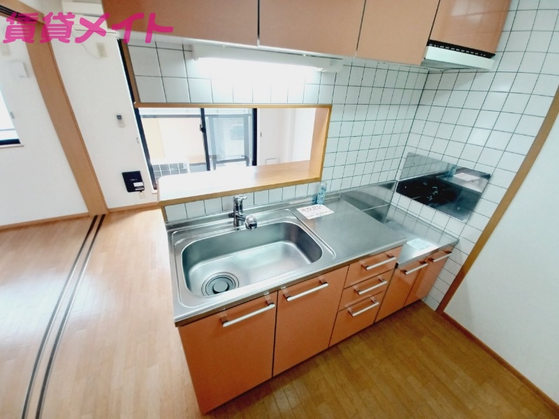 キッチン　別部屋参考写真です