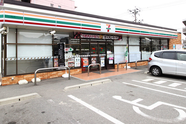コンビニ　セブンイレブン福岡九産大駅西店（コンビニ）まで178m