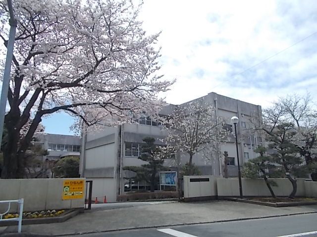 小学校　水戸市立千波小学校（小学校）まで850m