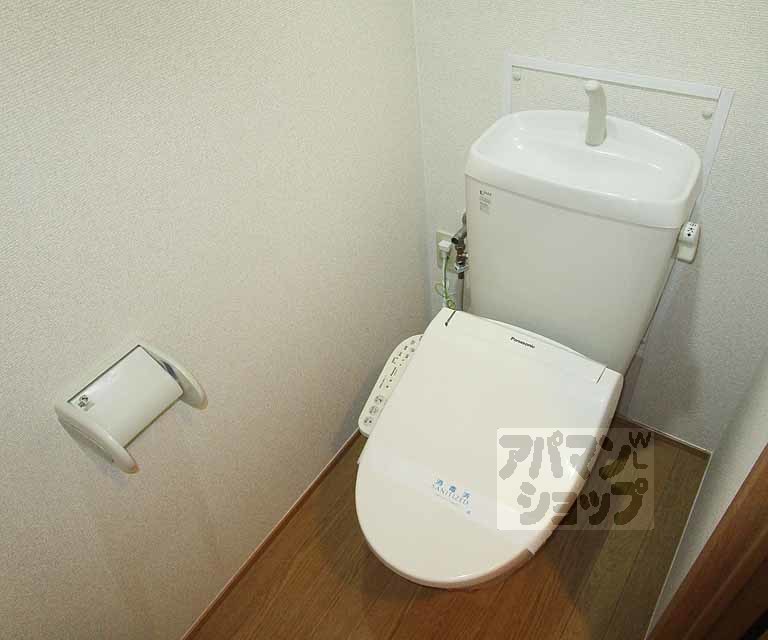 トイレ　１０２号室の写真です。