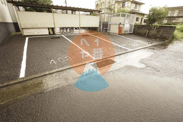 駐車場　ネット無料。駐車場です