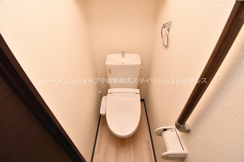 トイレ　温水洗浄便座付き