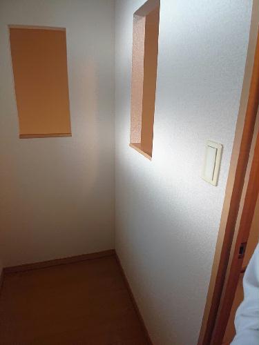 収納　階段横
