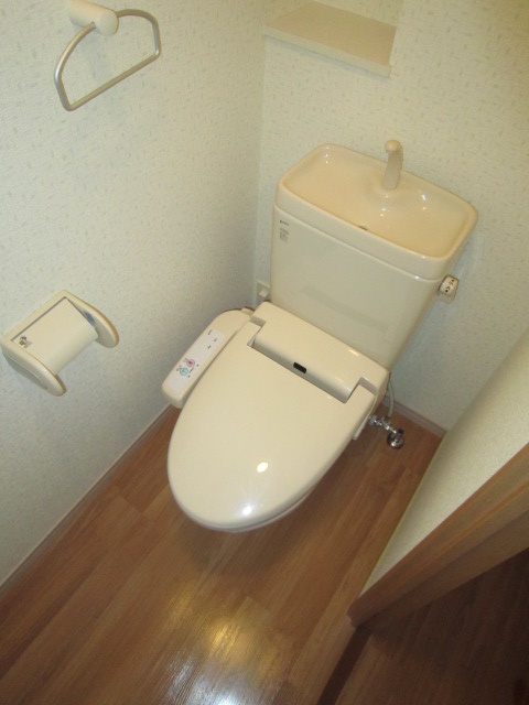 トイレ　別のお部屋のお写真になります。