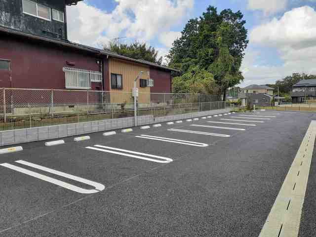 駐車場　駐車場に車を止められます