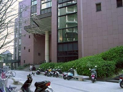図書館　★★横浜市中央図書館（図書館）まで489m